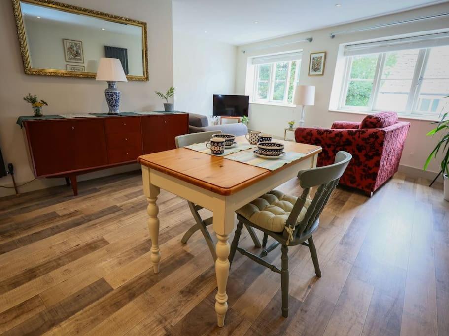 Spacious 1-Bed Apartment With Super King Or Twin In Central Charlbury, Cotswolds ภายนอก รูปภาพ
