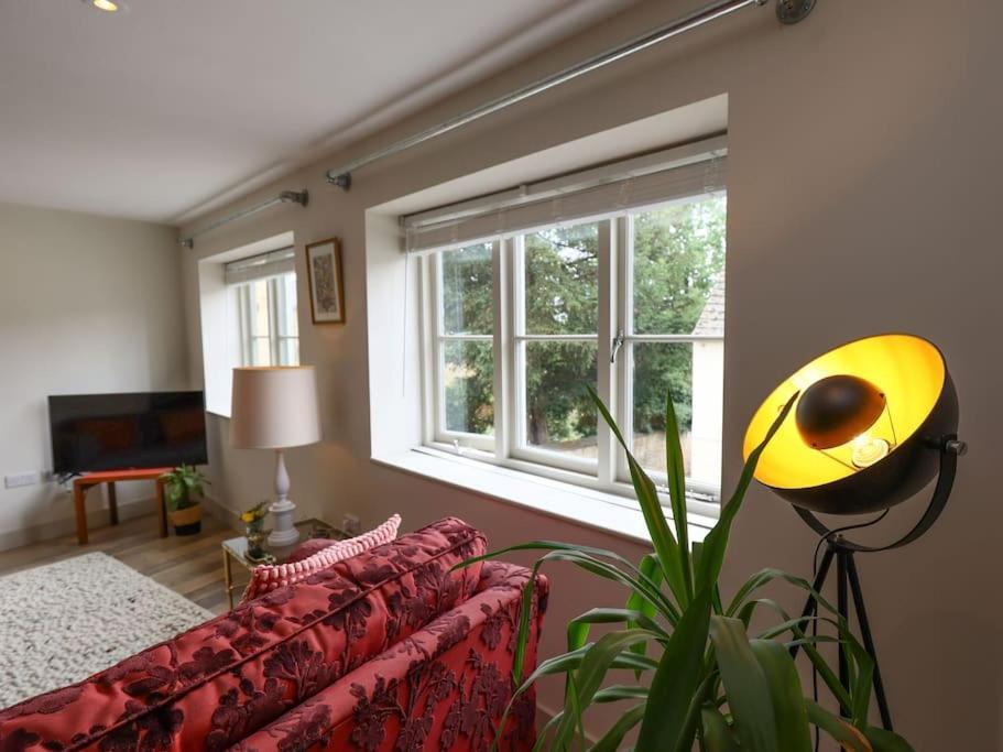Spacious 1-Bed Apartment With Super King Or Twin In Central Charlbury, Cotswolds ภายนอก รูปภาพ