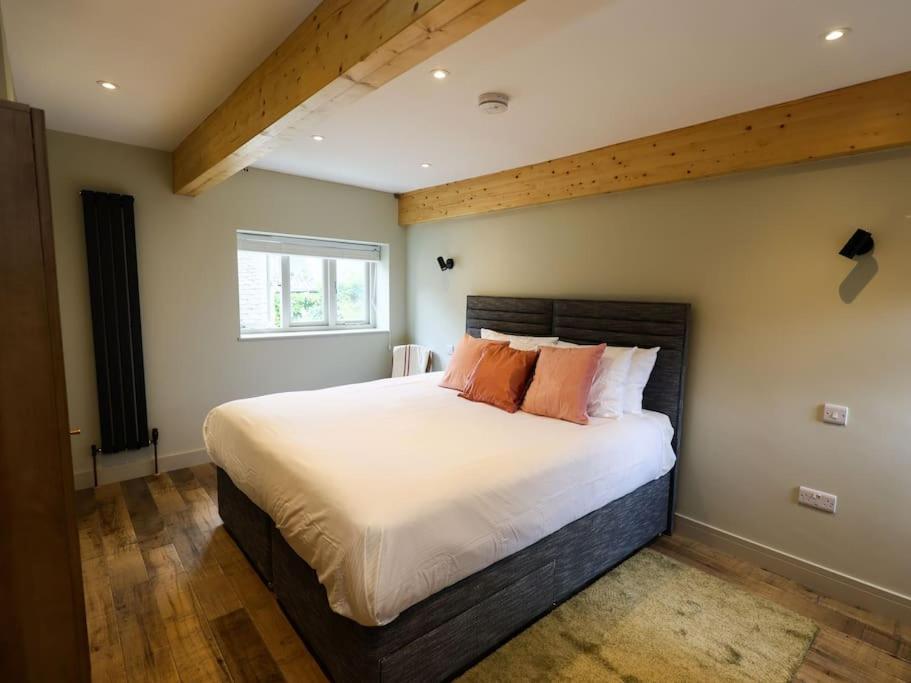 Spacious 1-Bed Apartment With Super King Or Twin In Central Charlbury, Cotswolds ภายนอก รูปภาพ