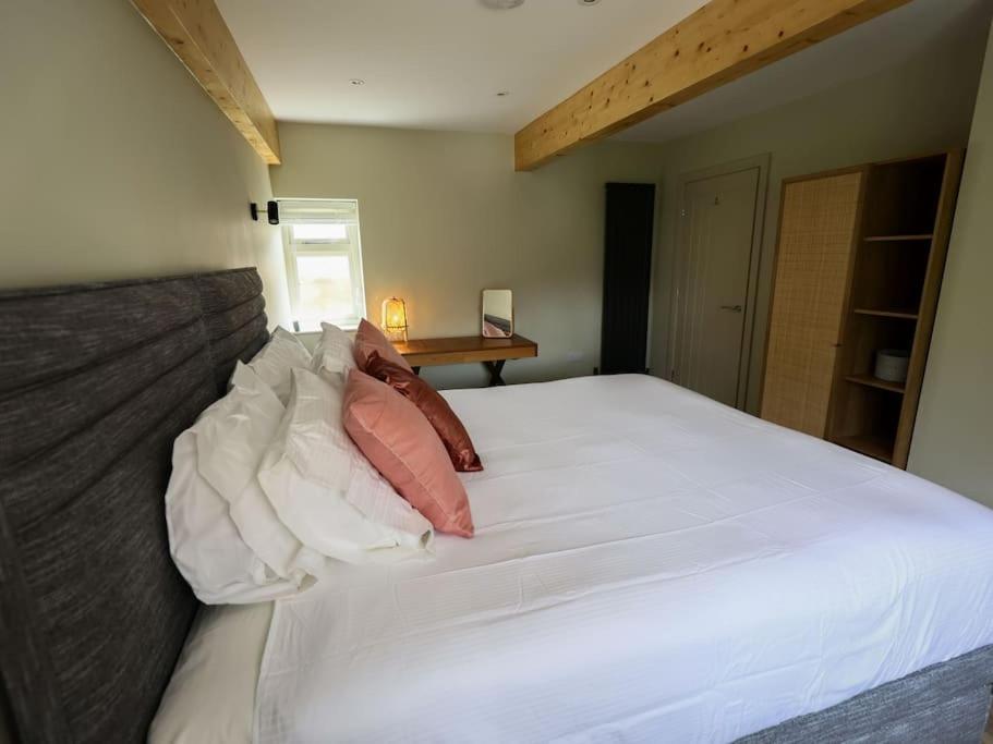 Spacious 1-Bed Apartment With Super King Or Twin In Central Charlbury, Cotswolds ภายนอก รูปภาพ
