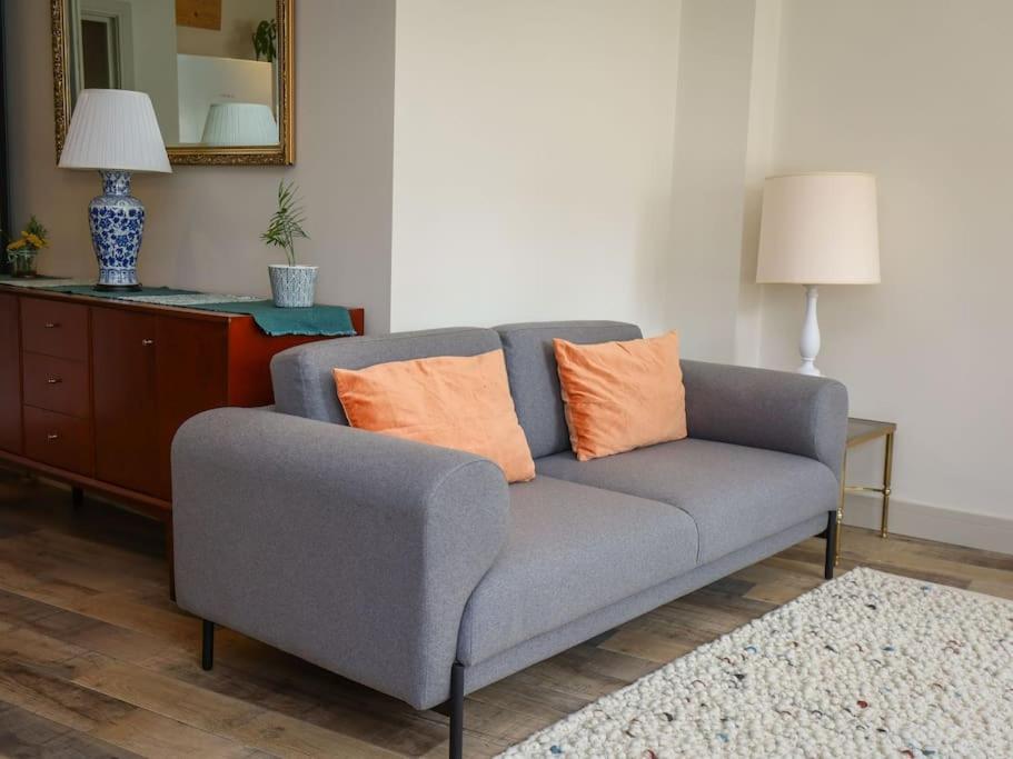 Spacious 1-Bed Apartment With Super King Or Twin In Central Charlbury, Cotswolds ภายนอก รูปภาพ