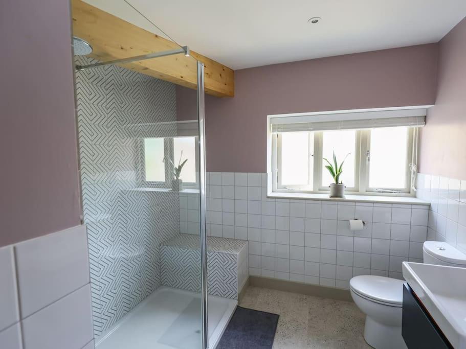 Spacious 1-Bed Apartment With Super King Or Twin In Central Charlbury, Cotswolds ภายนอก รูปภาพ